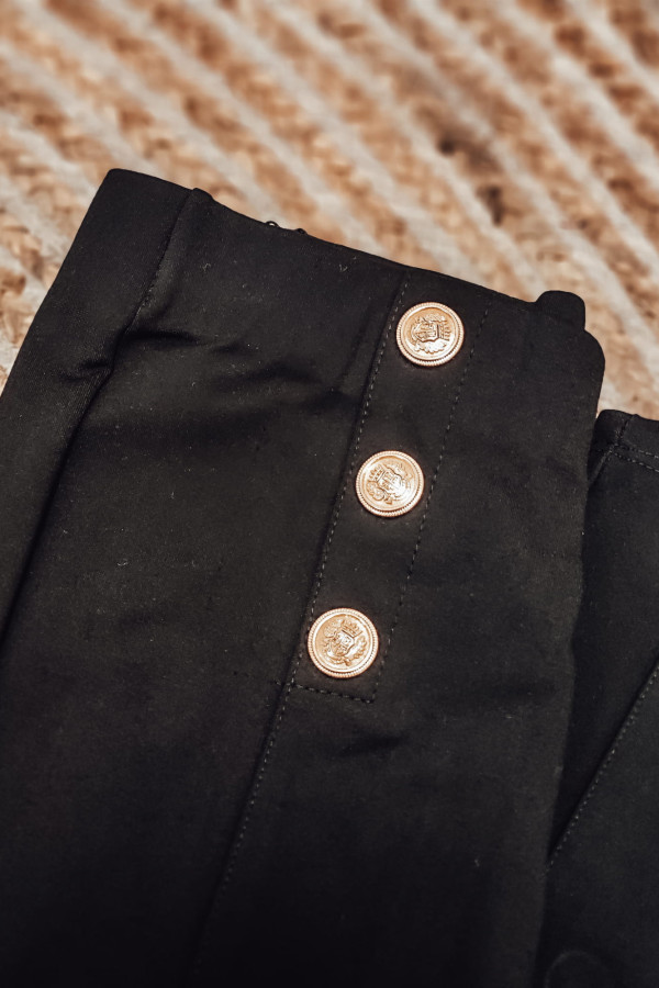Czarne spodnie modelujące z guzikami Tiffi 4