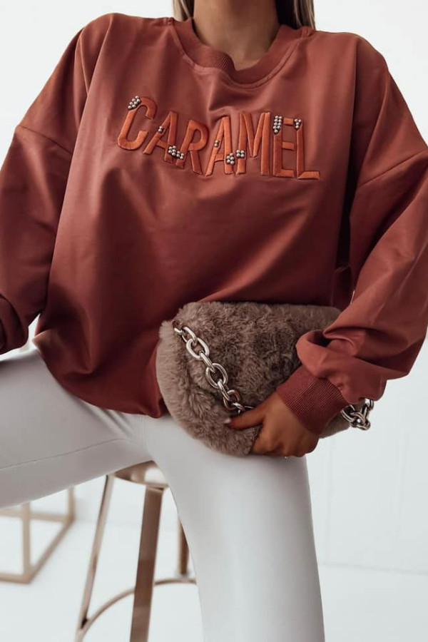 Karmelowa bluza z wyszywanym napisem Carmel