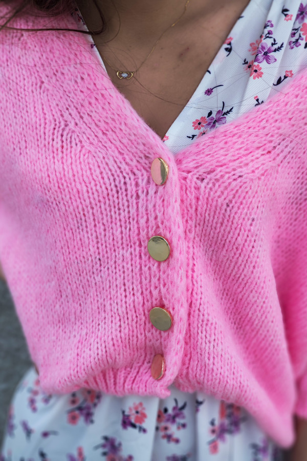 Cukierkowy sweterek zapinany na złote guziki Veso 2