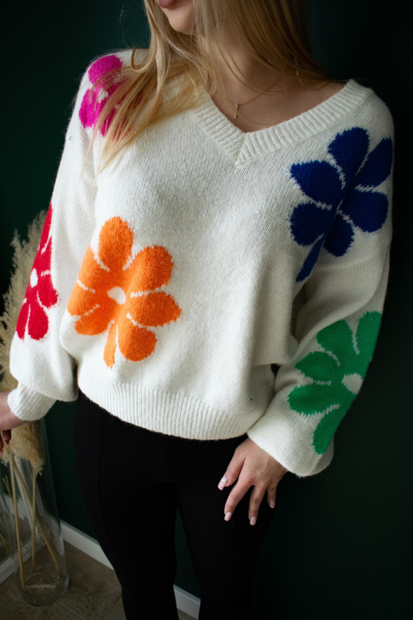Biały sweterek w kolorowe kwiaty Floralessa 1