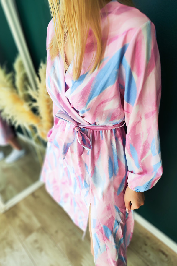 Sukienka midi w różowo-błękitne wzory z ozdobnym paskiem 2