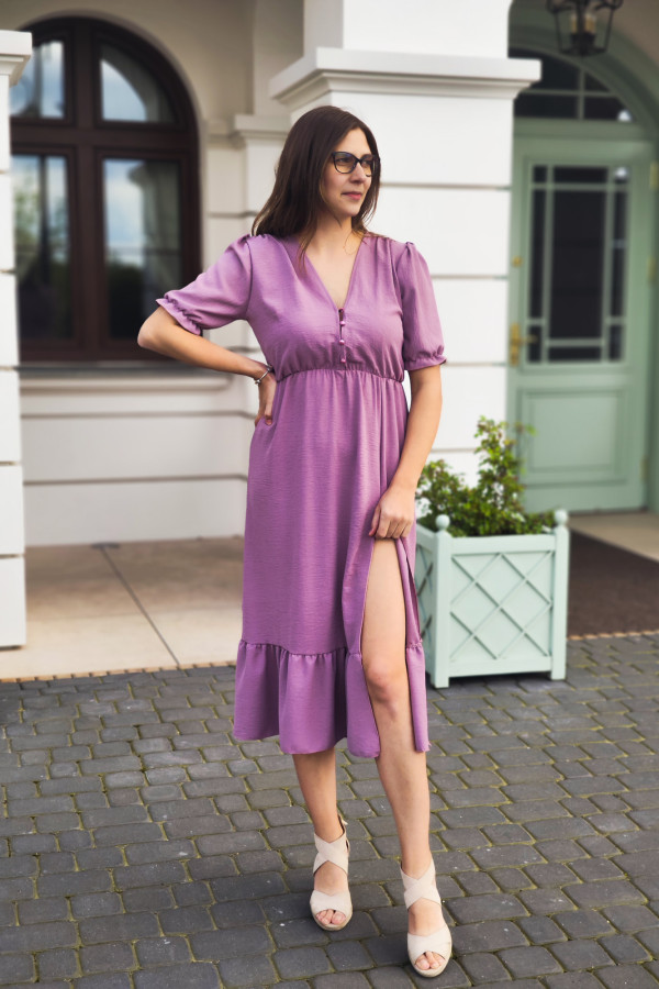 Sukienka fioletowa midi gładka z guziczkami na dekolcie Demi 1