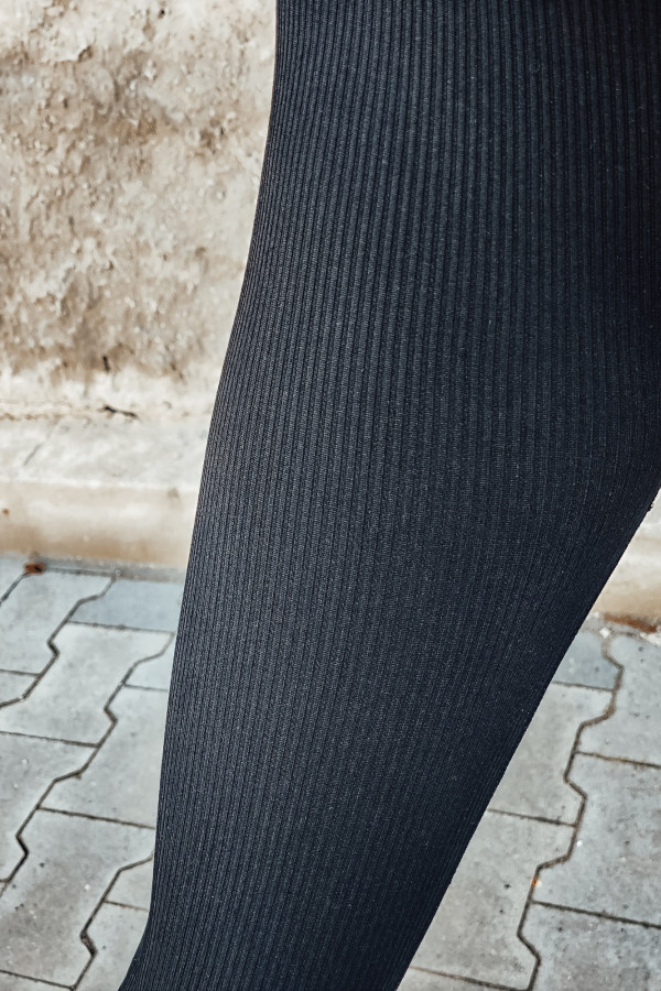 Czarny komplet prążkowany legginsy + top Dolores 2