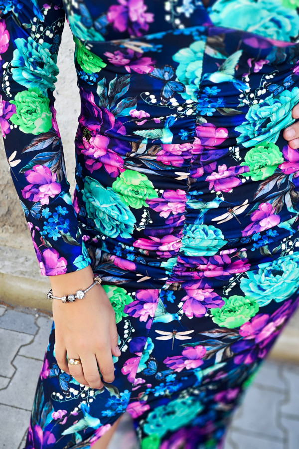 Granatowa sukienka midi w fioletowo-miętowe kwiaty z drapowaniem Claire 5