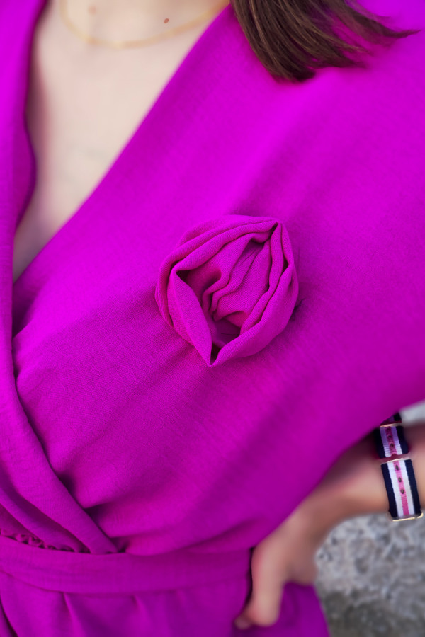 Krótka amarantowa sukienka z różą Rose 5