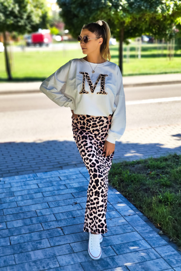 Bluza oversize ecru z panterkową literą M 3