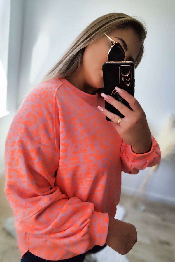 Bluza oversize pudrowa w neonową panterkę Daydreams 3