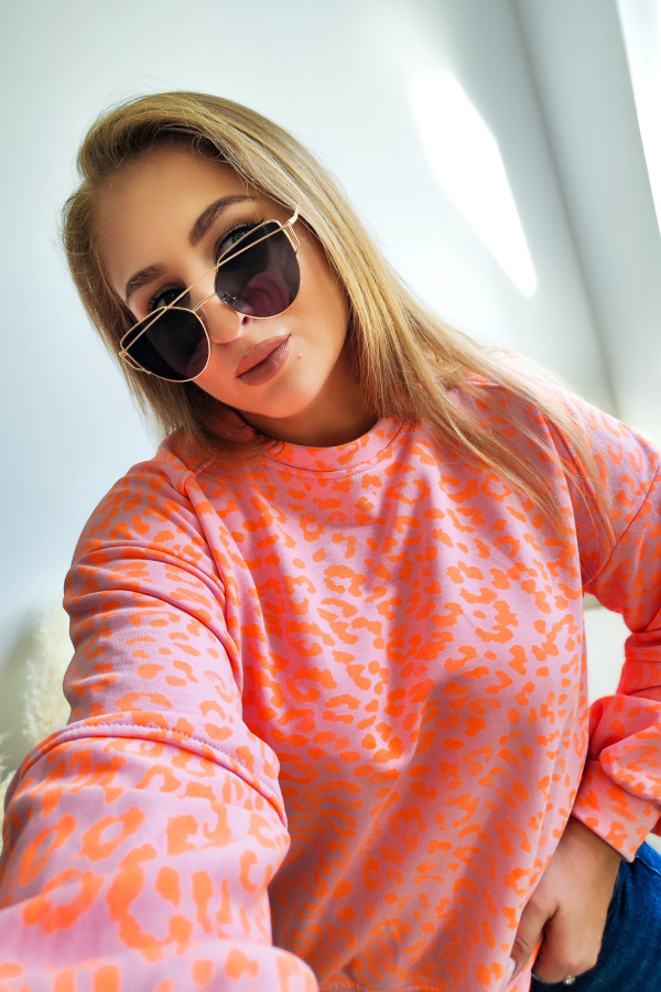 Bluza oversize pudrowa w neonową panterkę Daydreams 7