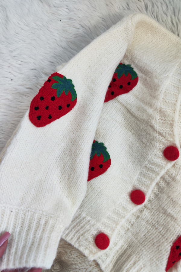 Sweter kremowy z czerwonymi guzikami w truskawki 3D Sweet Strawberry 7