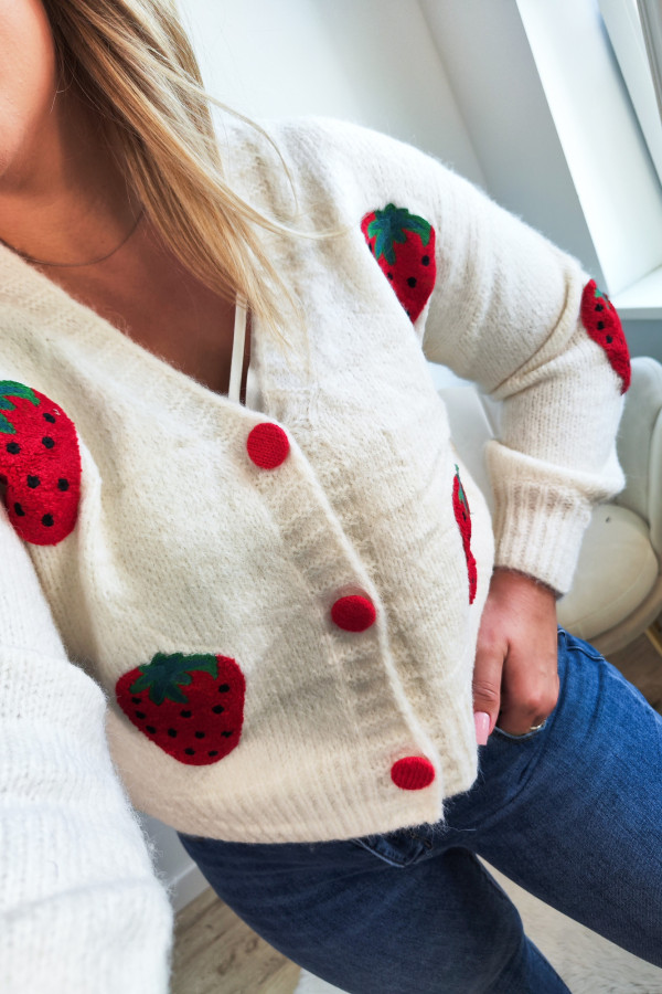 Sweter kremowy z czerwonymi guzikami w truskawki 3D Sweet Strawberry 11