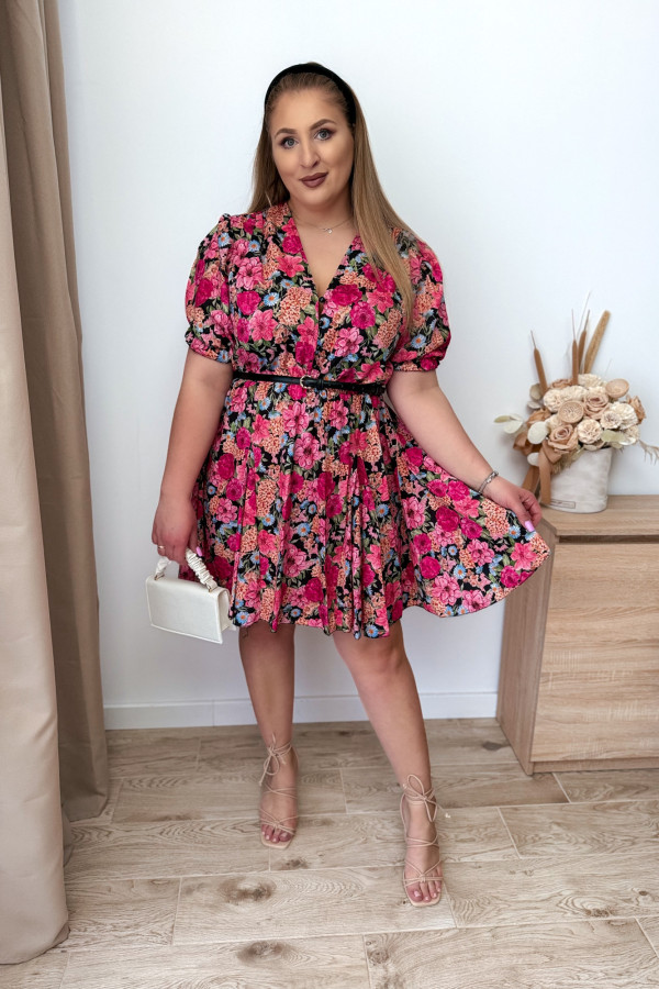 Sukienka krótka plus size czarna w różowo-koralowe kwiatki Fever