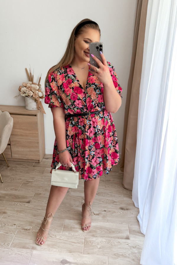 Sukienka krótka plus size czarna w różowo-koralowe kwiatki Fever 9