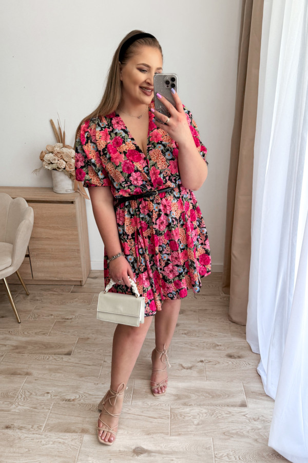 Sukienka krótka plus size czarna w różowo-koralowe kwiatki Fever 10