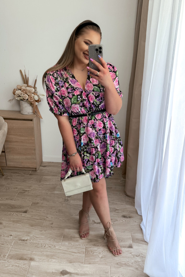 Sukienka krótka plus size czarna w fioletowe kwiatki Zoe 1