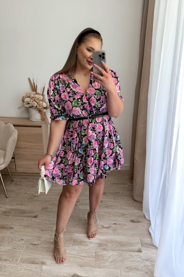 Sukienka krótka plus size czarna w fioletowe kwiatki Zoe 2