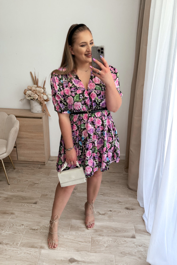 Sukienka krótka plus size czarna w fioletowe kwiatki Zoe 3