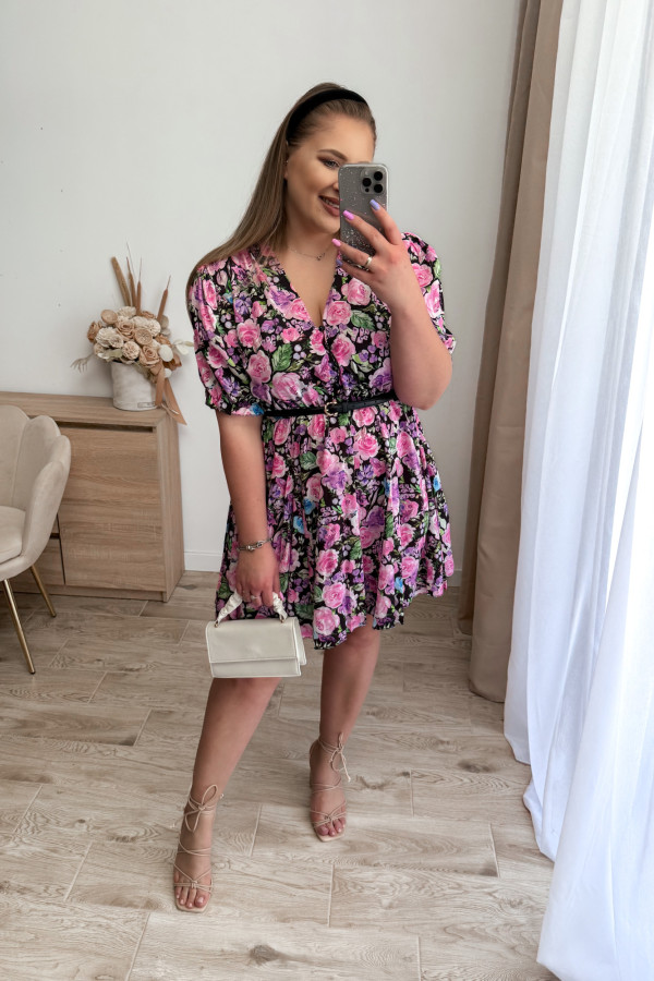 Sukienka krótka plus size czarna w fioletowe kwiatki Zoe 4