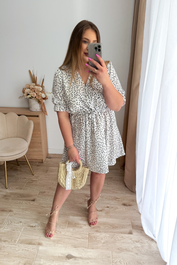 Sukienka krótka plus size biała w kropeczki Nola 2