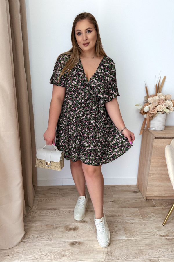Sukienka krótka plus size czarna w zielone kwiatki Kaia