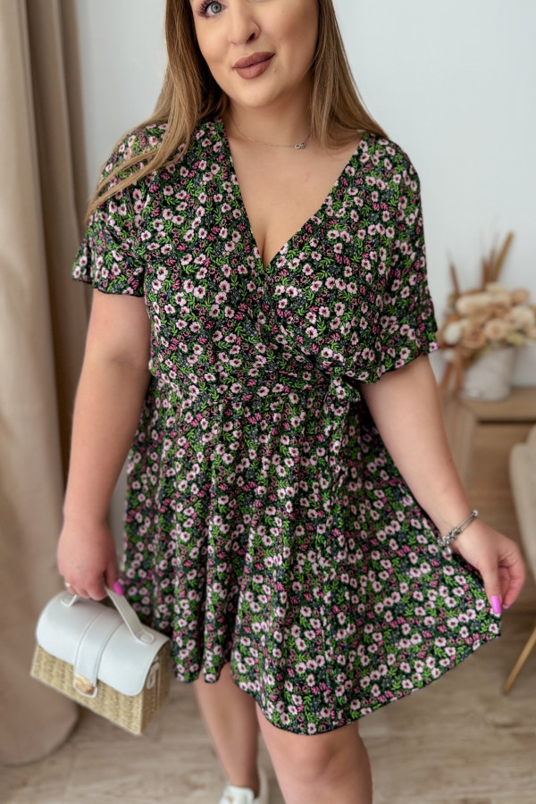 Sukienka krótka plus size czarna w zielone kwiatki Kaia 3