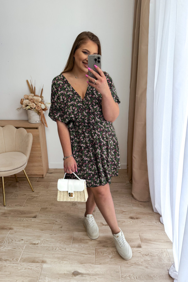 Sukienka krótka plus size czarna w zielone kwiatki Kaia 8