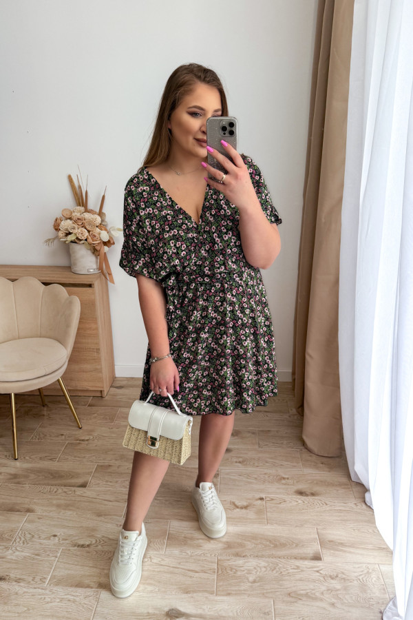 Sukienka krótka plus size czarna w zielone kwiatki Kaia 9
