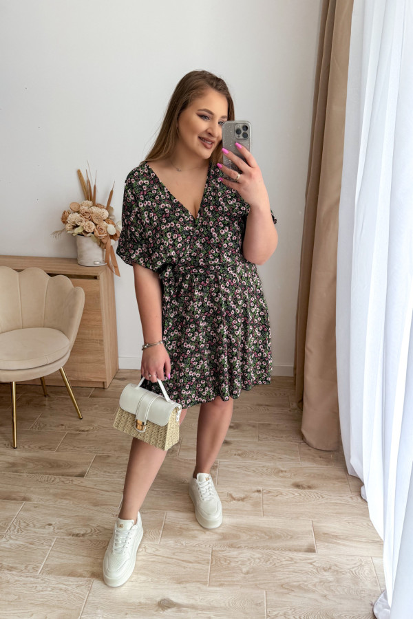 Sukienka krótka plus size czarna w zielone kwiatki Kaia 10