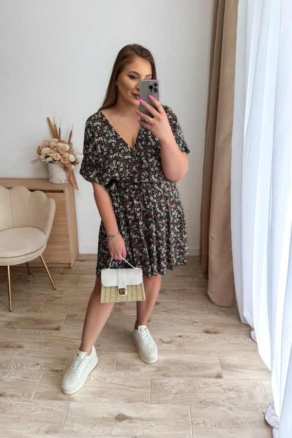 Sukienka krótka plus size czarna w zielone kwiatki Kaia 11
