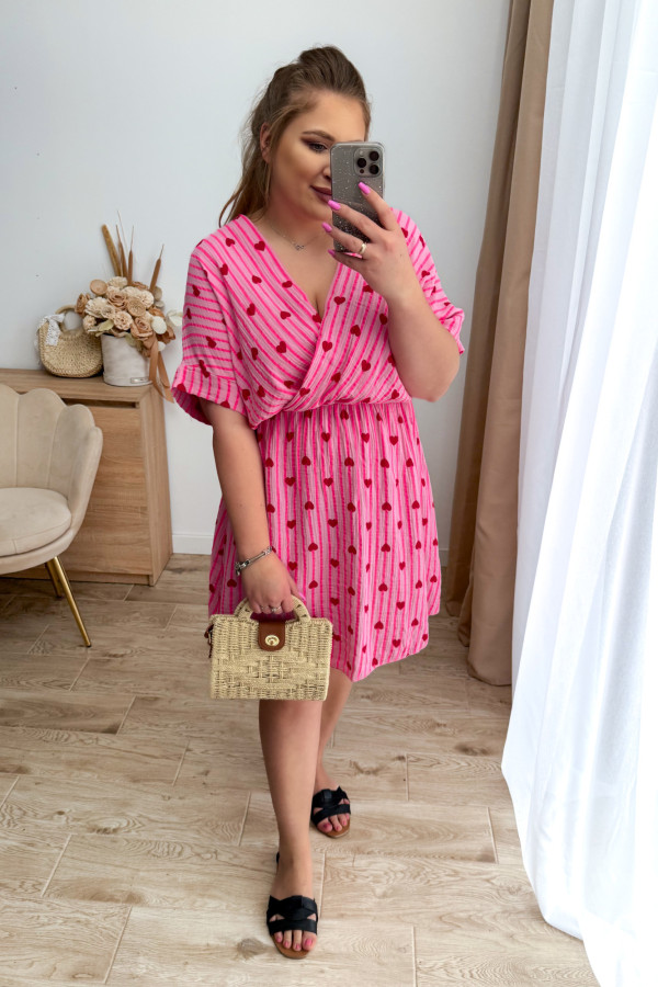 Sukienka plus size muślinowa różowa w serduszka i paski Nini 2