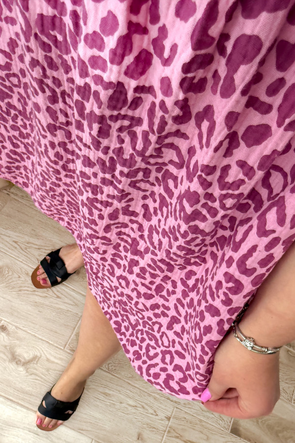 Sukienka plus size muślinowa pudrowa w fioletową panterkę Nini 1
