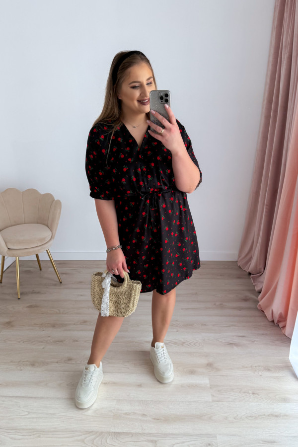Sukienka krótka plus size czarna w czerwone kwiatki Rosalind 3