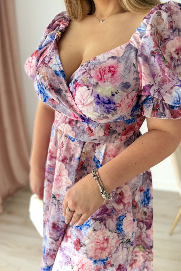 PREORDER Sukienka krótka plus size z falbanką na rękawie w pudrowo-niebieskie kwiaty Evania (dostawa 15.07.) 8