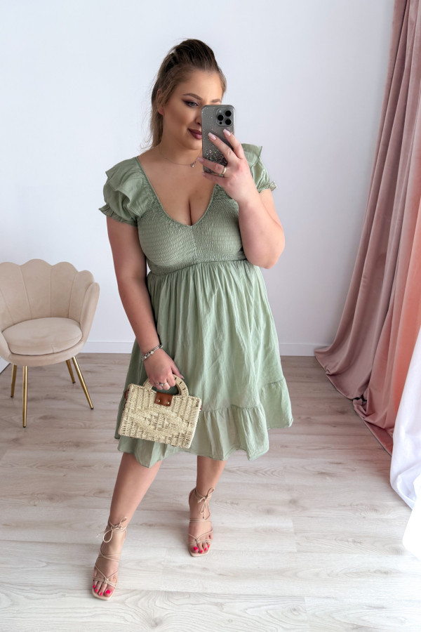 Sukienka mini z falbanką i gumkami na dekolcie Idylle - matcha 3