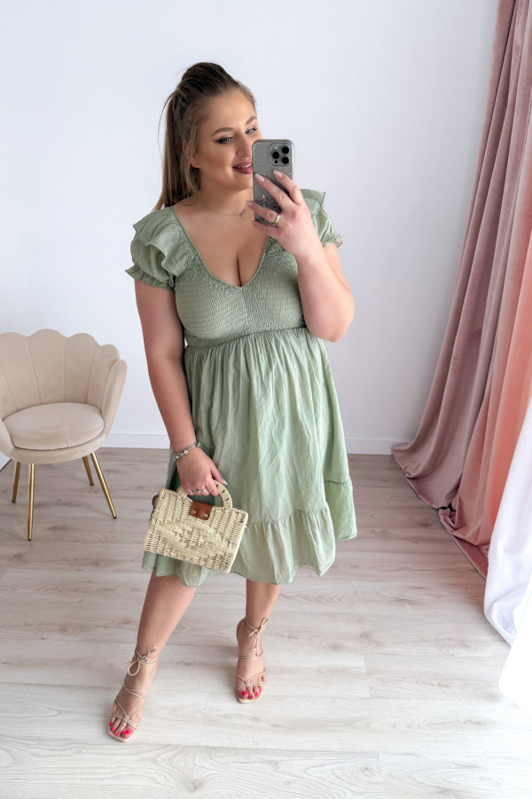 Sukienka mini z falbanką i gumkami na dekolcie Idylle - matcha 4