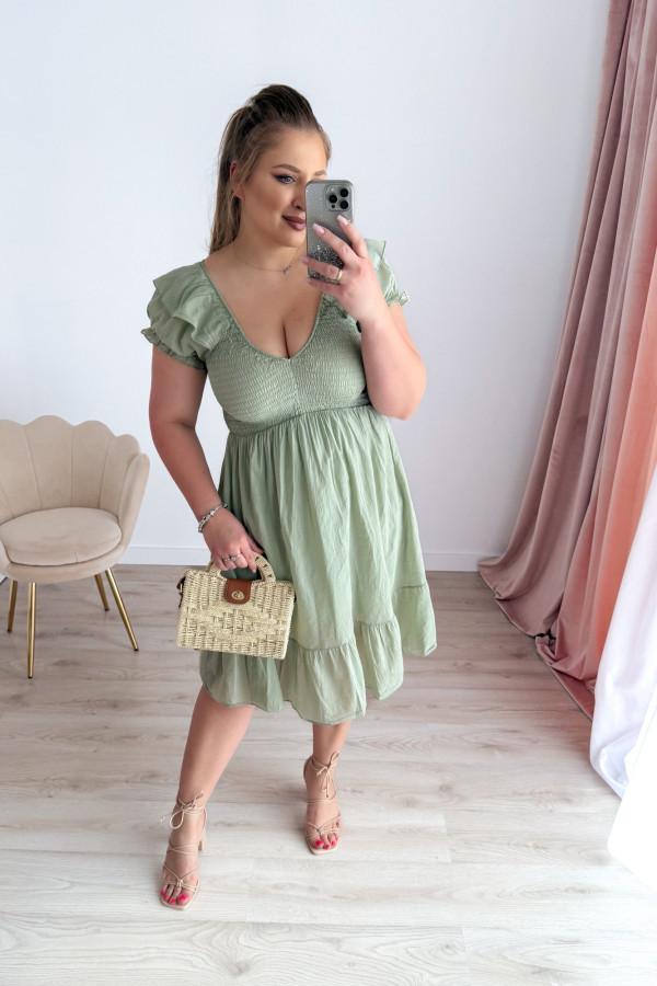 Sukienka mini z falbanką i gumkami na dekolcie Idylle - matcha 5