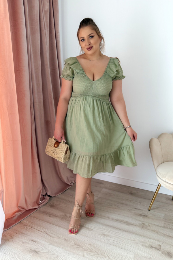Sukienka mini z falbanką i gumkami na dekolcie Idylle - matcha 8