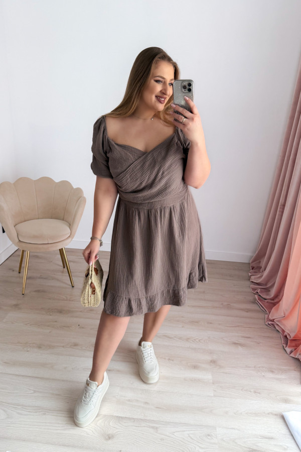 Sukienka krótka muślinowa na krótki rękaw plus size Sorella - fango 4