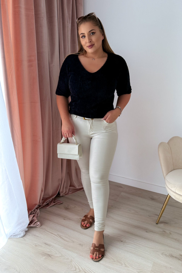 Sweter z dekoltem V Amber - czarny 4