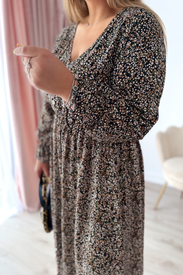 Sukienka plus size wiskozowa midi z dekoltem V czarna w drobne beżowe kwiatki Calina 5