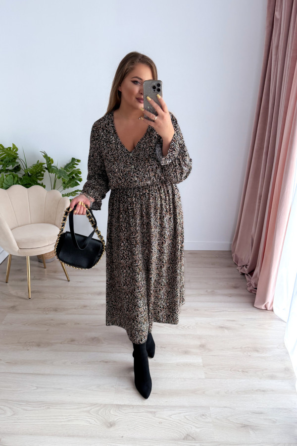 Sukienka plus size wiskozowa midi z dekoltem V czarna w drobne beżowe kwiatki Calina 8