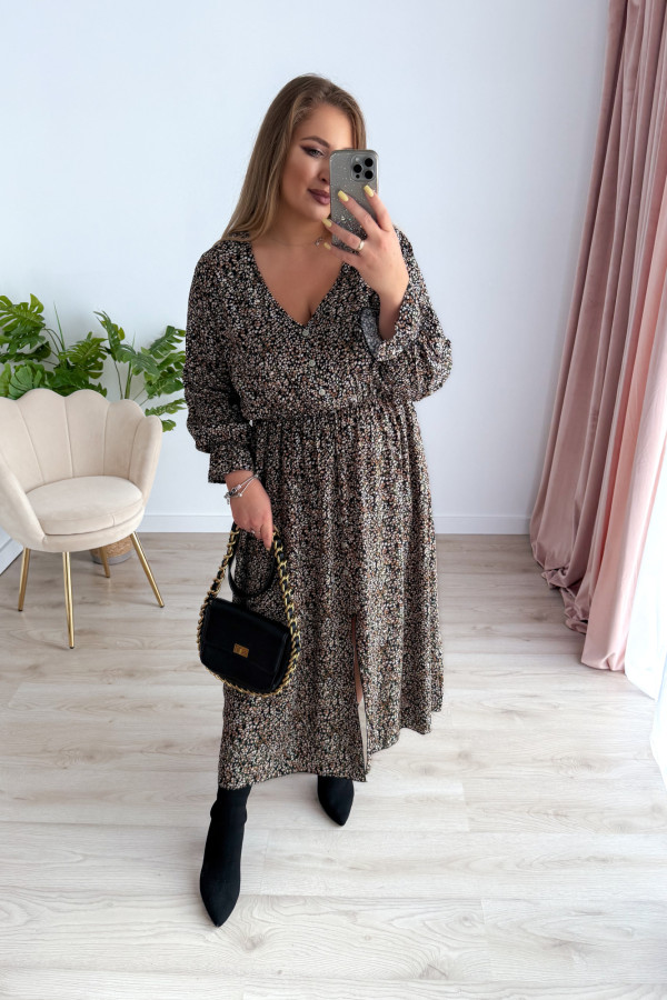 Sukienka plus size wiskozowa midi z dekoltem V czarna w drobne beżowe kwiatki Calina 11