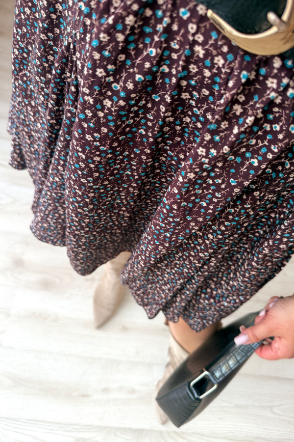 Sukienka krótka plus size czekoladowa w biało-niebieskie kwiatki Bijou 5
