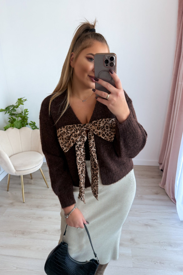 Sweter z panterkową kokardą Wild - czekolada 2