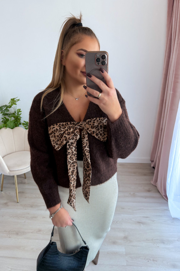 Sweter z panterkową kokardą Wild - czekolada 3