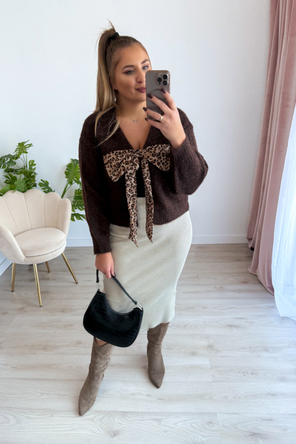 Sweter z panterkową kokardą Wild - czekolada 10