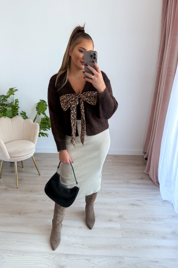 Sweter z panterkową kokardą Wild - czekolada 11