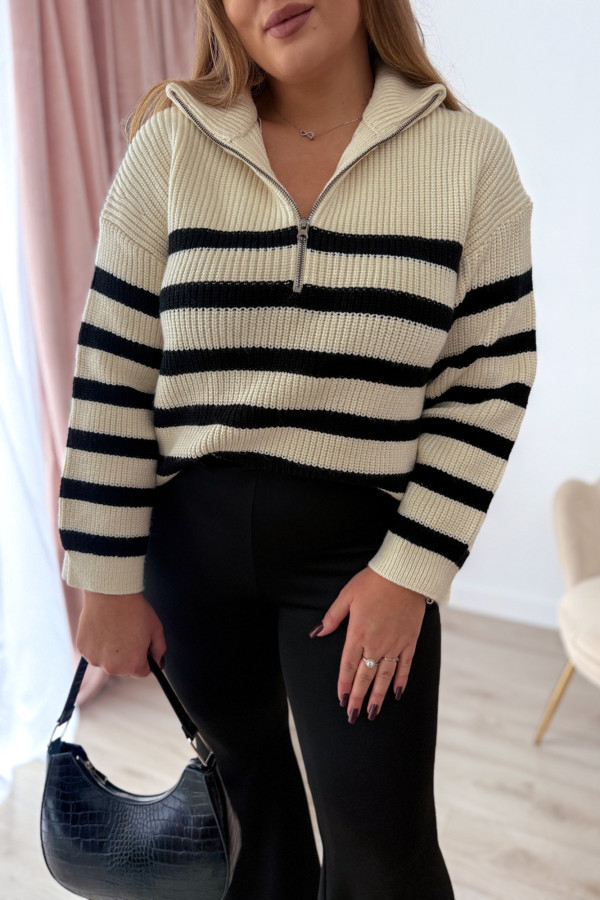 Sweter z zamkiem na dekolcie śmietankowy w paski Aria 3