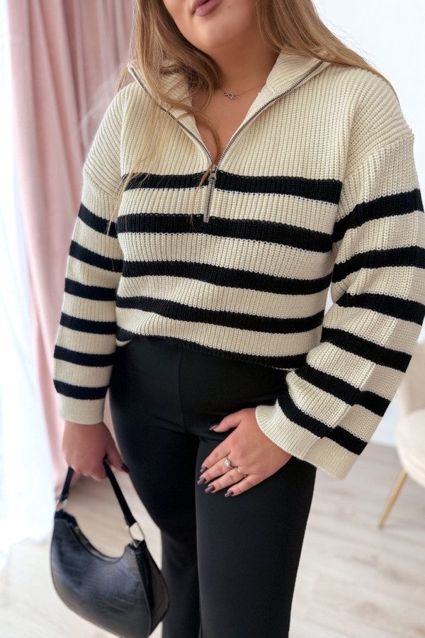 Sweter z zamkiem na dekolcie śmietankowy w paski Aria 5