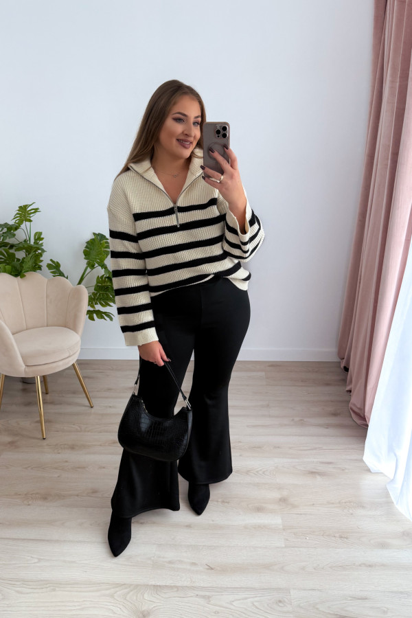 Sweter z zamkiem na dekolcie śmietankowy w paski Aria 6