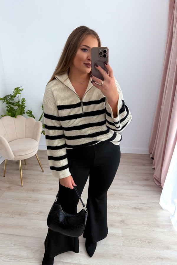 Sweter z zamkiem na dekolcie śmietankowy w paski Aria 7